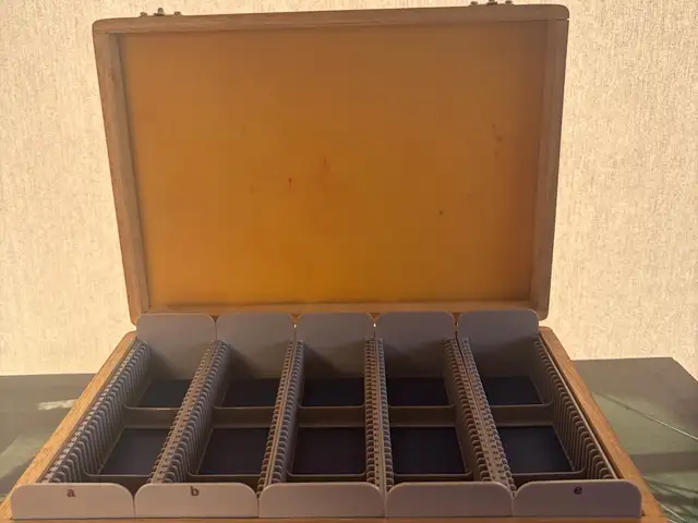 Vintage 1970s wooden, 35mm slide box - ash wood - hold up to 100 standard slides, Paphos — Paphos - Agios Theodoros
