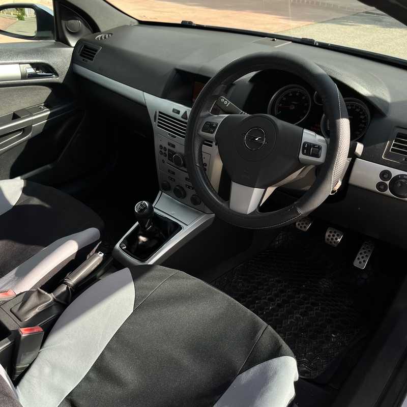 2011 Opel, Vauxhall Astra 1,6L 2011 Cyprus