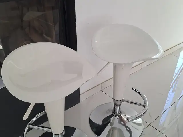 White stools, Nicosia — Egkomi - Parissinos