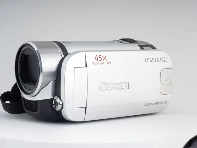 Canon legria fs20 camcorder - 37x optical zoom - 8gb built-in memory-new battery, Επαρχία Λευκωσίας — Δάλι - Παναγ Ευαγγελίτρια