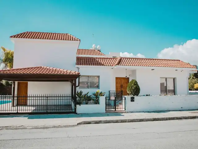 6-bedroom villa to rent, Limassol — Limassol - Linopetra