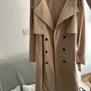 Light winter coat, Nicosia — Aglantzia