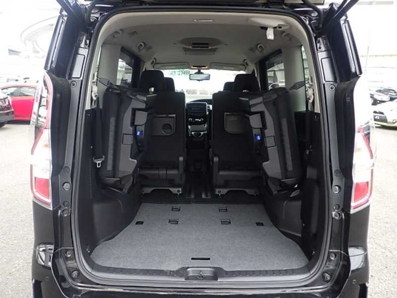 2022 Nissan Serena 2,0L 2022 Cyprus