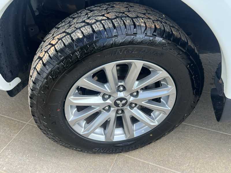 2017 Mitsubishi L200 2,4L 2017 Cyprus