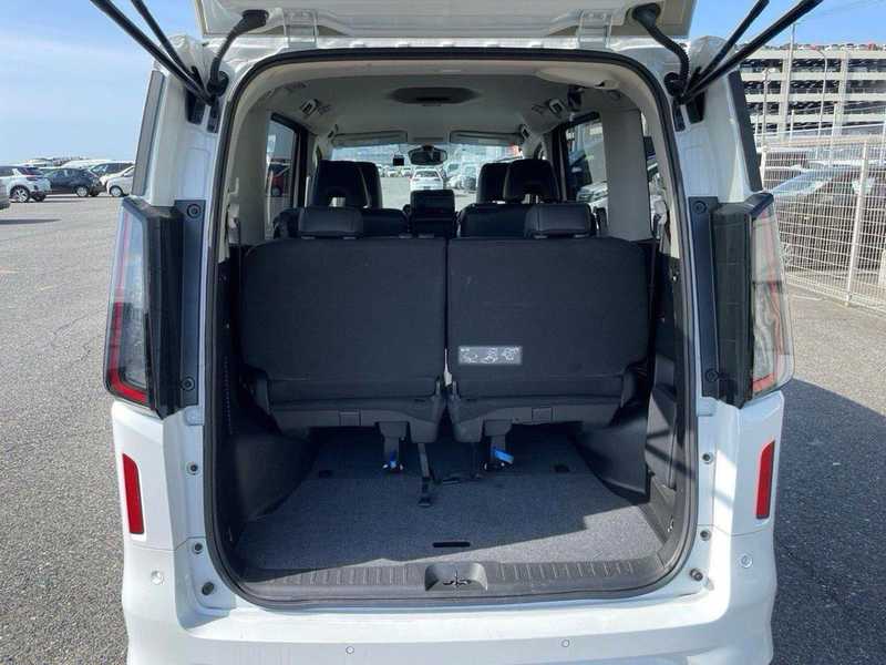 2025 Nissan Serena 2,0L 2025 Cyprus