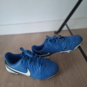 Football boots nike, Επαρχία Λευκωσίας — Άγιος Δομέτιος - Άγιος Πάυλος