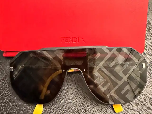 Fendi oversize sunglasses, Επαρχία Λευκωσίας — Λατσιά - Άγιος Γεώργιος