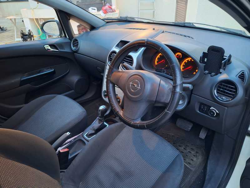 2013 Opel, Vauxhall Corsa 1,4L 2013 Cyprus