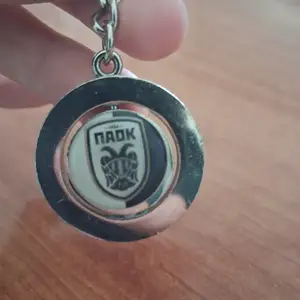 Μπρελόκ ΠΑΟΚ που στριφογυρίζει, Επαρχία Λευκωσίας — Στρόβολος - Ακρόπολη