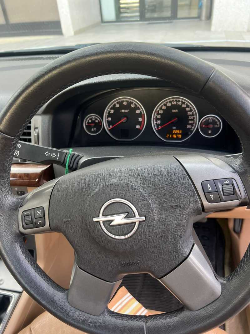 2005 Opel, Vauxhall Vectra 1,6L 2005 Cyprus