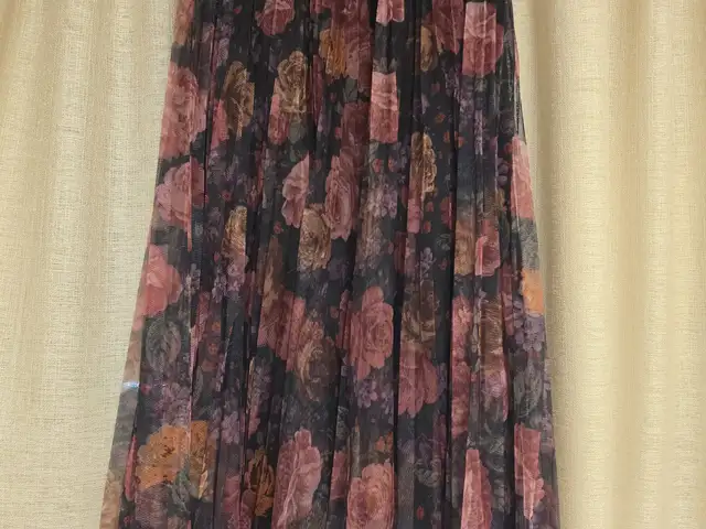 Stradivarius pleated tulle skirt with roses, xs size, Επαρχία Λεμεσού — Λεμεσός - Αγία Ζώνη