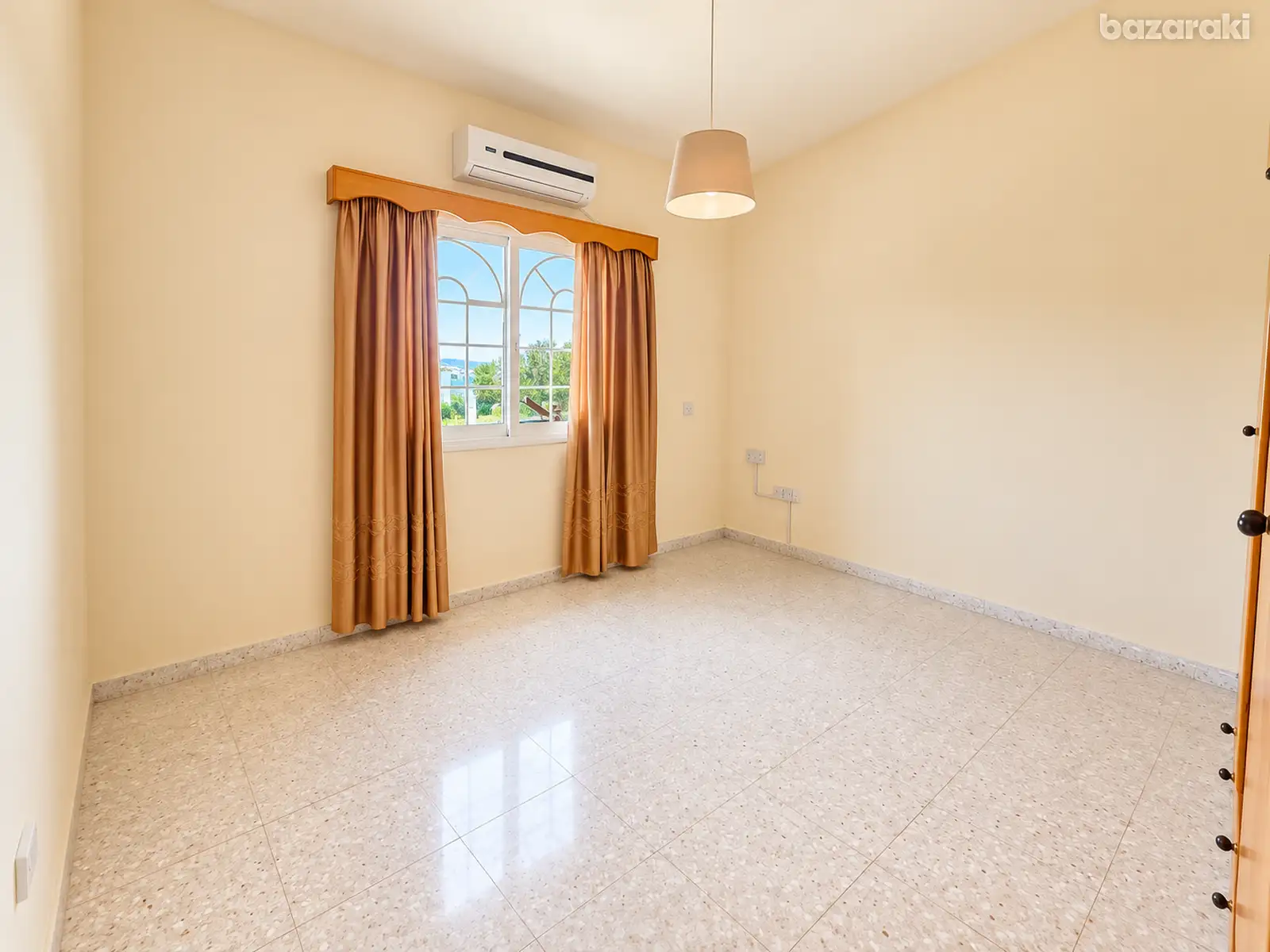 House, 3 bedrooms — 8