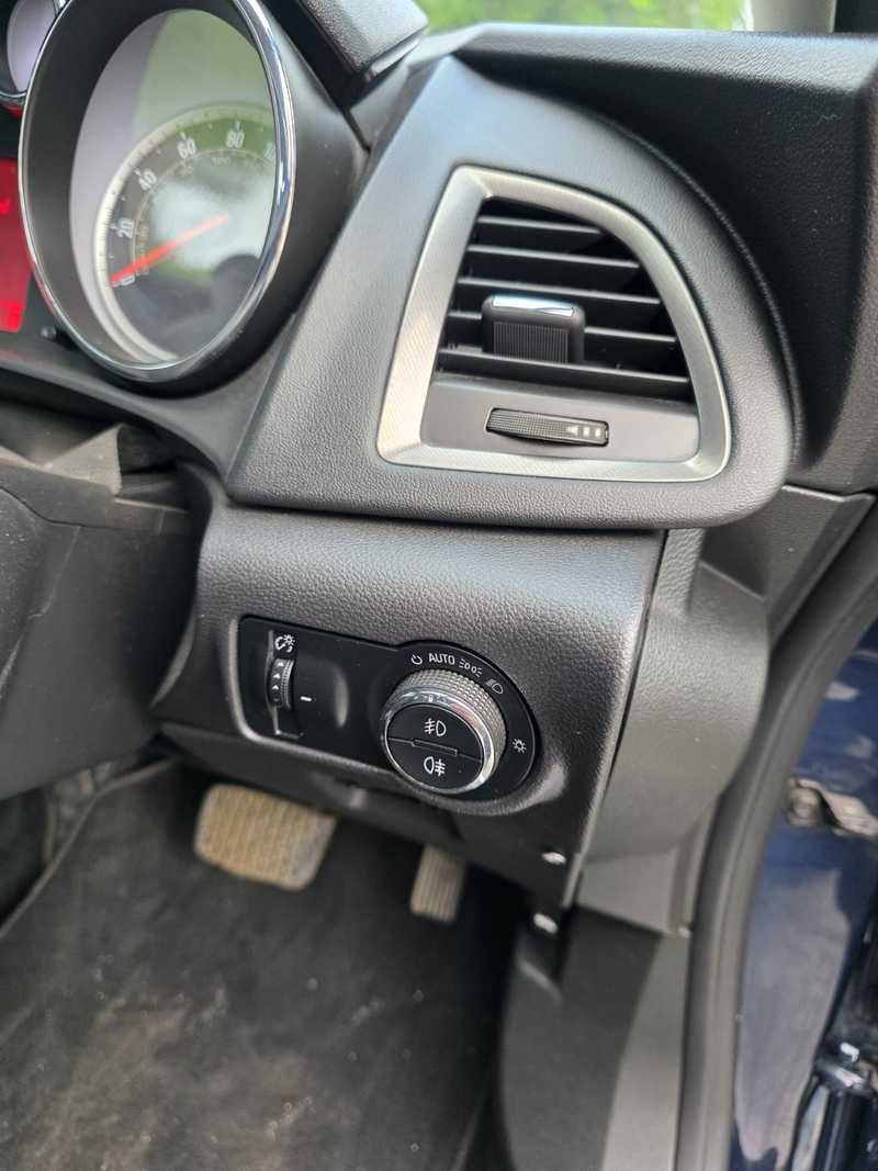 2011 Opel, Vauxhall Astra 1,9L 2011 Cyprus