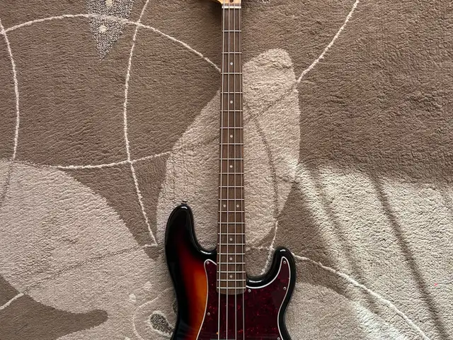 Squier classic 60s precision bass, Επαρχία Λεμεσού — Λεμεσός - Νεάπολη