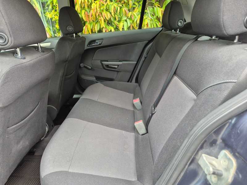 2009 Opel, Vauxhall Astra 1,6L 2009 Cyprus