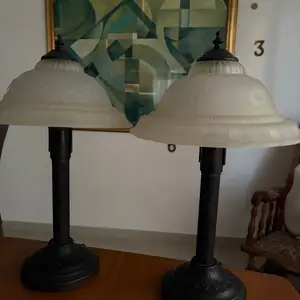 Retro 1990s traditio.table lamp set w/ornate frosted glass shades+floral details, Paphos — Paphos - Agios Theodoros