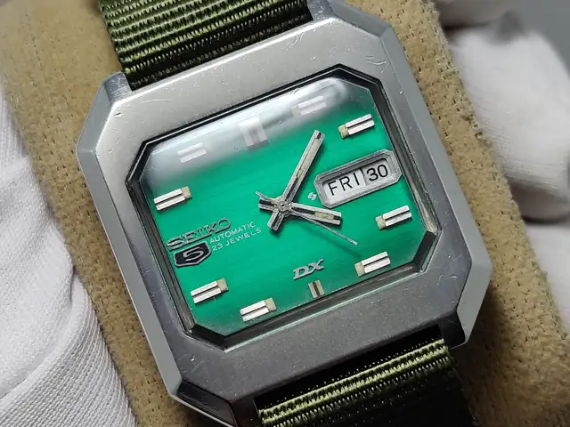 Vintage 1970s seiko 5 dx 6106-5480 green dial octagon case automatic watch, Limassol — Limassol - Linopetra