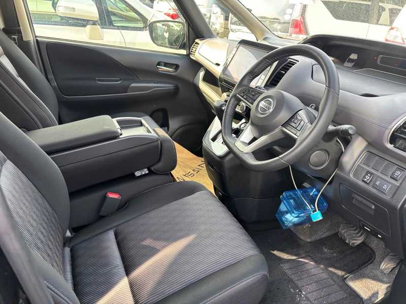 2022 Nissan Serena 2,0L 2022 Cyprus
