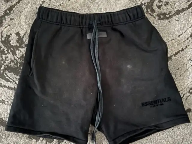 Essentials black shorts, Επαρχία Λευκωσίας — Λατσιά - Άγιος Ελευθέριος