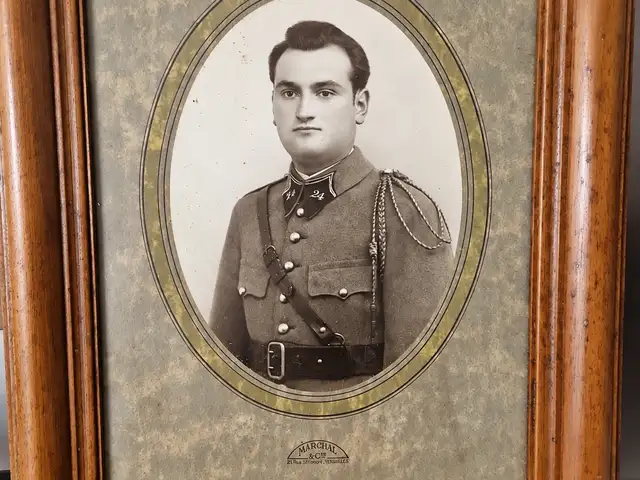 Vintage french military portrait-marchal & cie versailles-wooden frame, Επαρχία Λεμεσού — Αγία Παρασκεύη