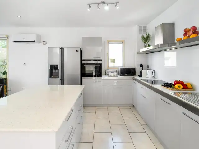  4-bedroom villa to rent, Paphos — Kissonerga - 12