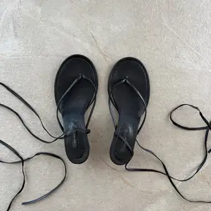 Leather sandals, Επαρχία Λεμεσού — Άγιος Τύχων