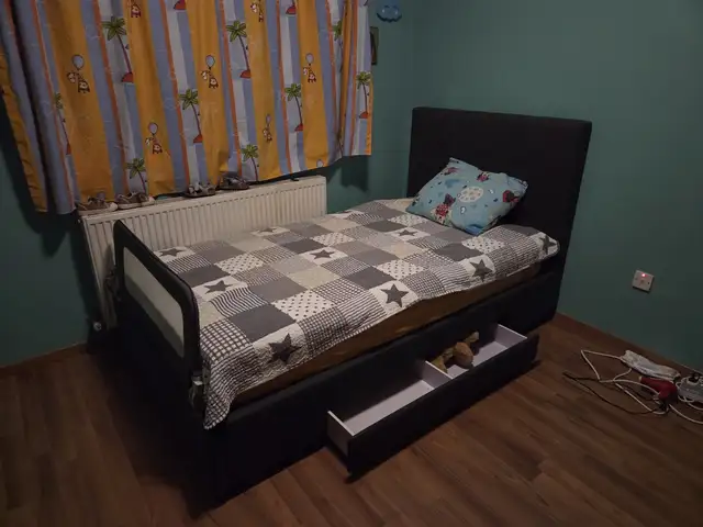Bed frame + mattress, 120x200. almost nee, Επαρχία Λάρνακας — Λιβάδια Λάρνακας