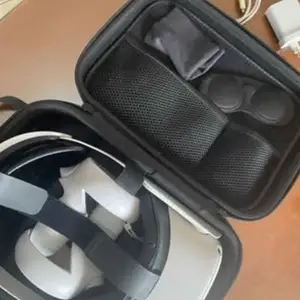 Meta Quest 2 VR Headset + Case & Accessories, Nicosia — Akaki