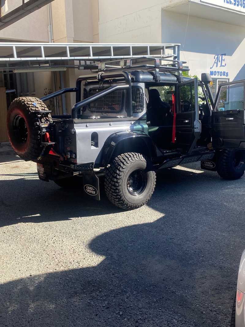 2004 Land Rover Defender 2,5L 2004 Cyprus
