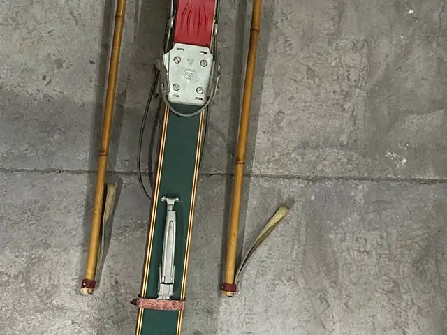 Vintage snow ski, Nicosia — Strovolos - Ap. Varnavas and Ag. Makar.