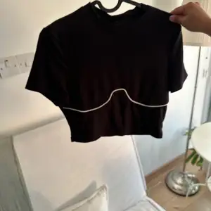 Black crop top, Nicosia — Aglantzia