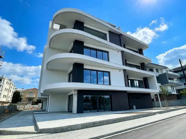 3-bedroom apartment for sale, Limassol — Limassol - Mesa Geitonia