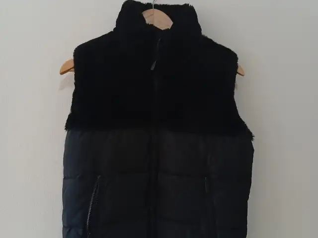 DKNY Black Vest 16M kid's size, Limassol — Agios Athanasios