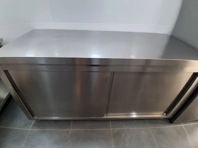 Commercial Stainless Steel Kitchen Counter with Sliding Doors, Επαρχία Λεμεσού — Ύψωνας