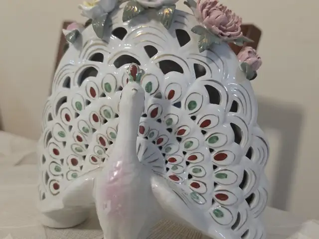 vintage Italian porcelain peacock, Επαρχία Αμμοχώστου — Παραλίμνι
