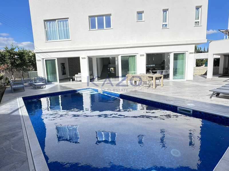 5-bedroom detached house to rent