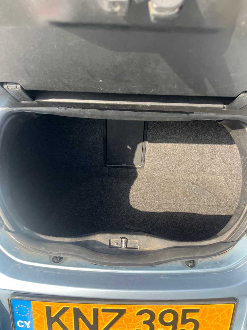 2004 Volkswagen Beetle 1,6L 2004 Cyprus