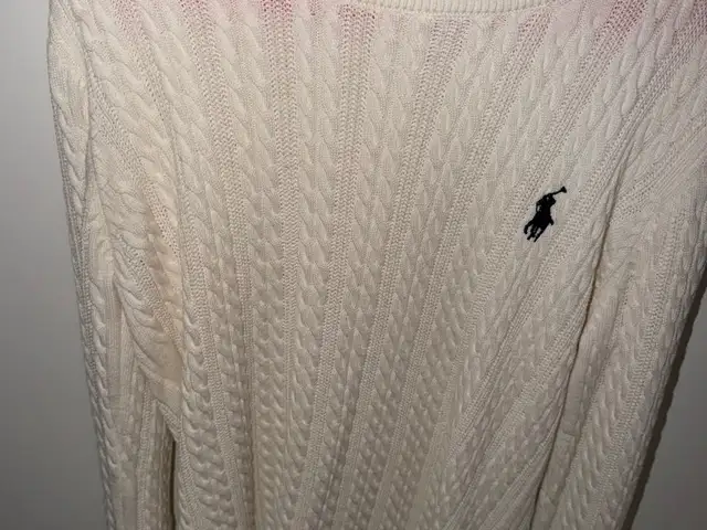 White polo sweatshirt, Nicosia — Palouriotissa