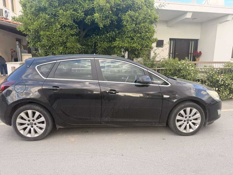 2010 Opel, Vauxhall Astra 1,6L 2010 Cyprus
