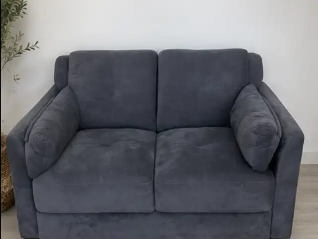 Blue 2 seater sofa / small couch loveseat larnaca, Επαρχία Λάρνακας — Λάρνακα - Χρυσοπολίτισσα