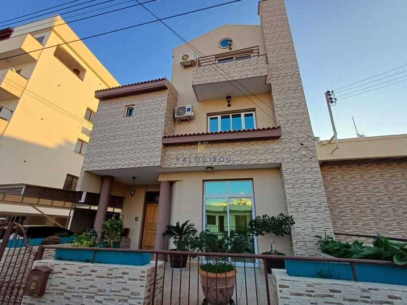 4-bedroom detached house for sale