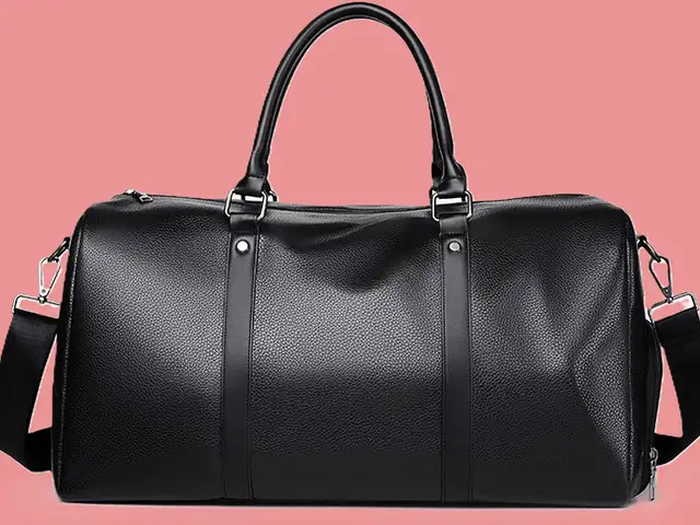 Duffel bag travel bag for men women with shoe compartment, ryanair, hand luggage, Larnaca — Kiti