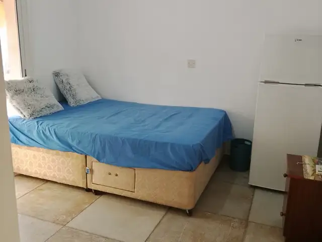 ROOM FOR 1 MAN AIR CON ELECTRIC WATER AND WIFI, Επαρχία Λεμεσού — Μαρίνα Λεμεσού