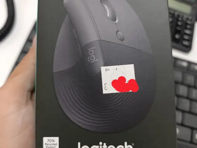 Ergonomic mouse Logitech lift. Battery included, excellent condition, Επαρχία Λευκωσίας — Λακατάμεια - Αρχαγγέλος-Ανθούπολη
