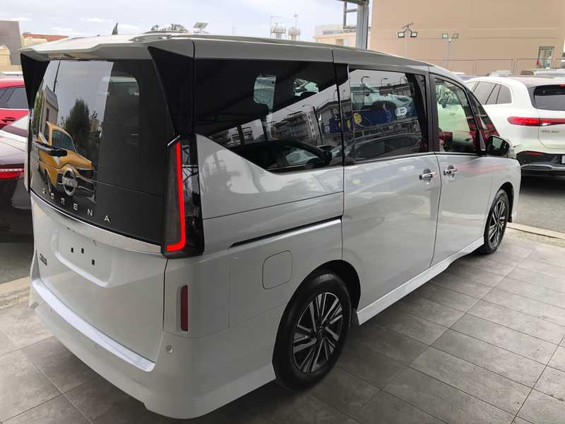 2023 Nissan Serena 2,0L 2023 Cyprus