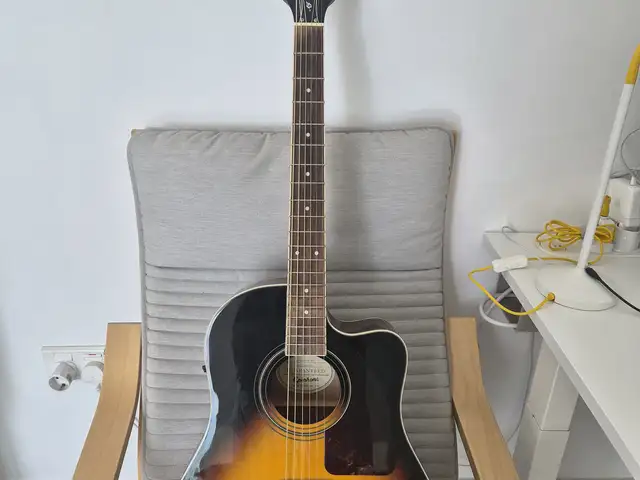 Guitar epiphone, Επαρχία Λεμεσού — Λεμεσός - Καθολική