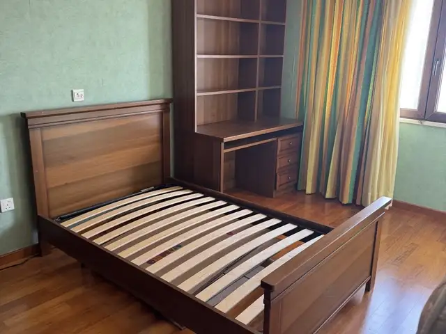 Wooden bed, Επαρχία Λεμεσού — Λεμεσός - Μέσα Γειτονιά