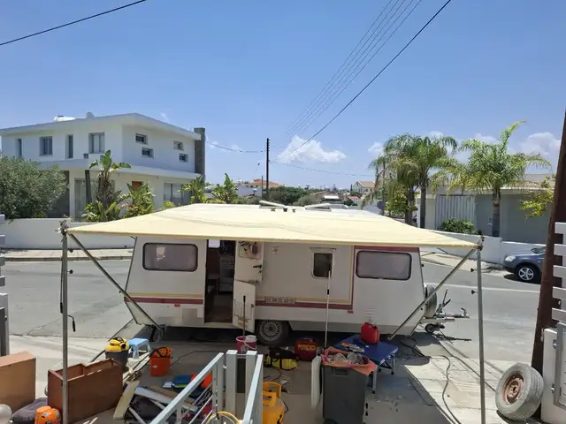 Caravan, Nicosia — Meniko