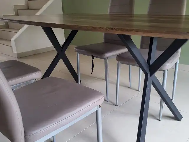 Τραπεζι μαζι με 4 καρεκλες, Επαρχία Λευκωσίας — Αγλαντζιά