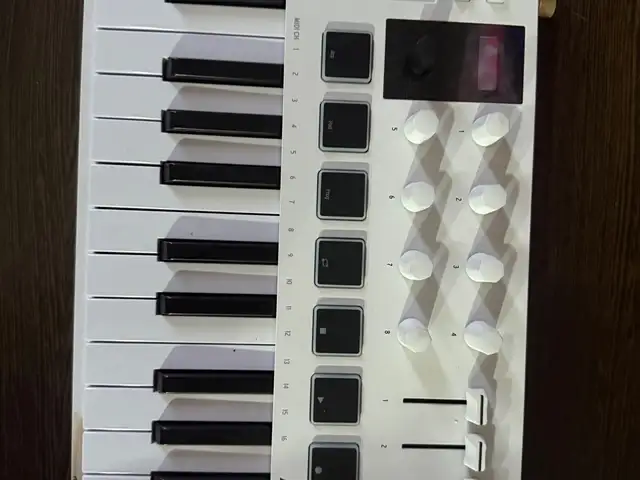 Arturia minilab 3 white midi controller, Limassol — Germasogeia